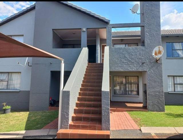 3 BEDROOM TOWNHOUSE FOR SALE IN OAKDENE